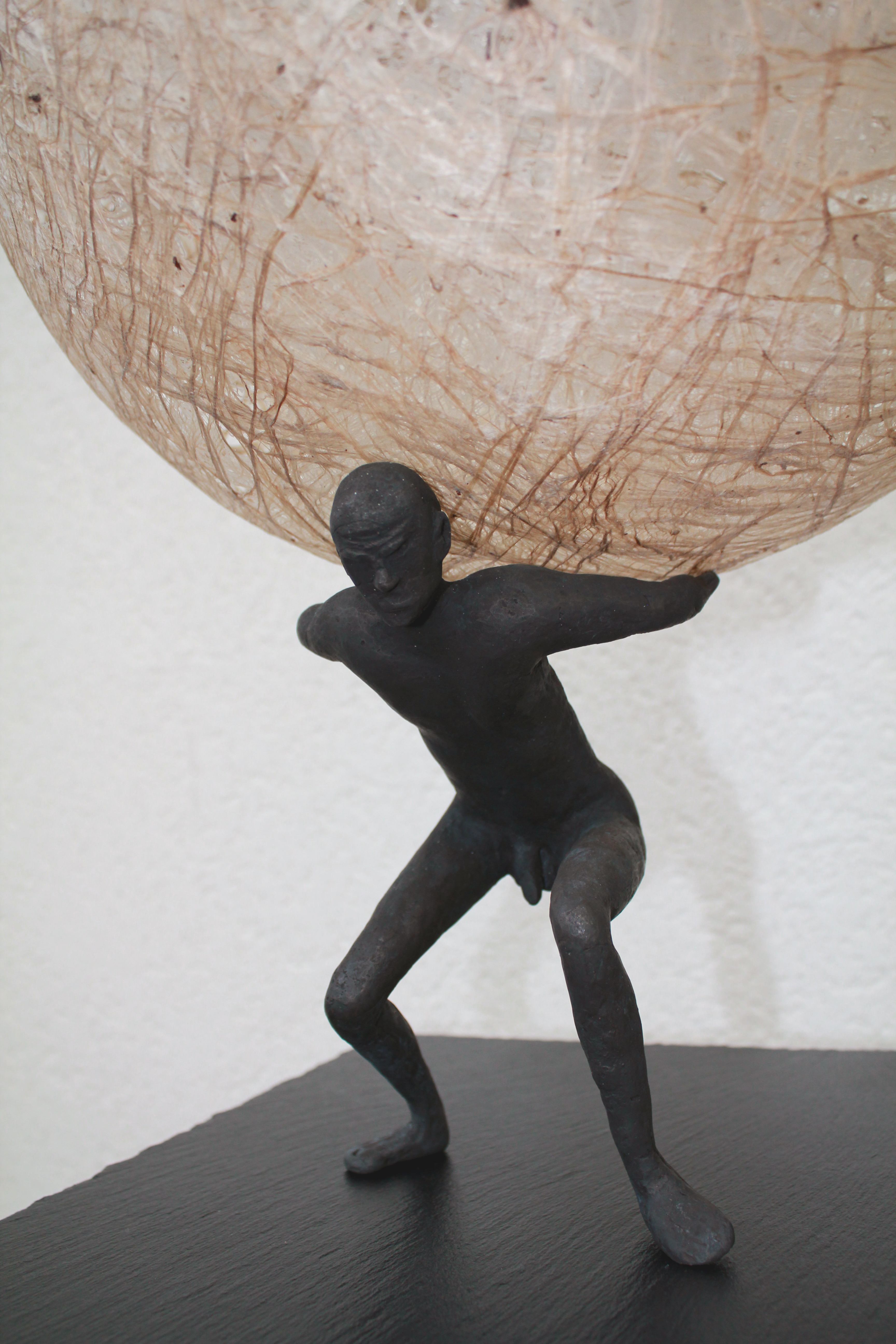 Heidrun Wettengl, Atlas Detail, Bronze und Kozofasern, 58x36x36 cm, 2016